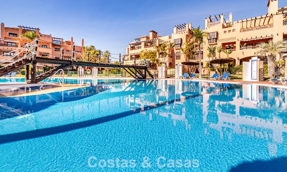 Appartement 4 chambres à vendre dans un complexe côtier très recherché sur la Nouvelle Golden Mile entre Marbella et Estepona 792470