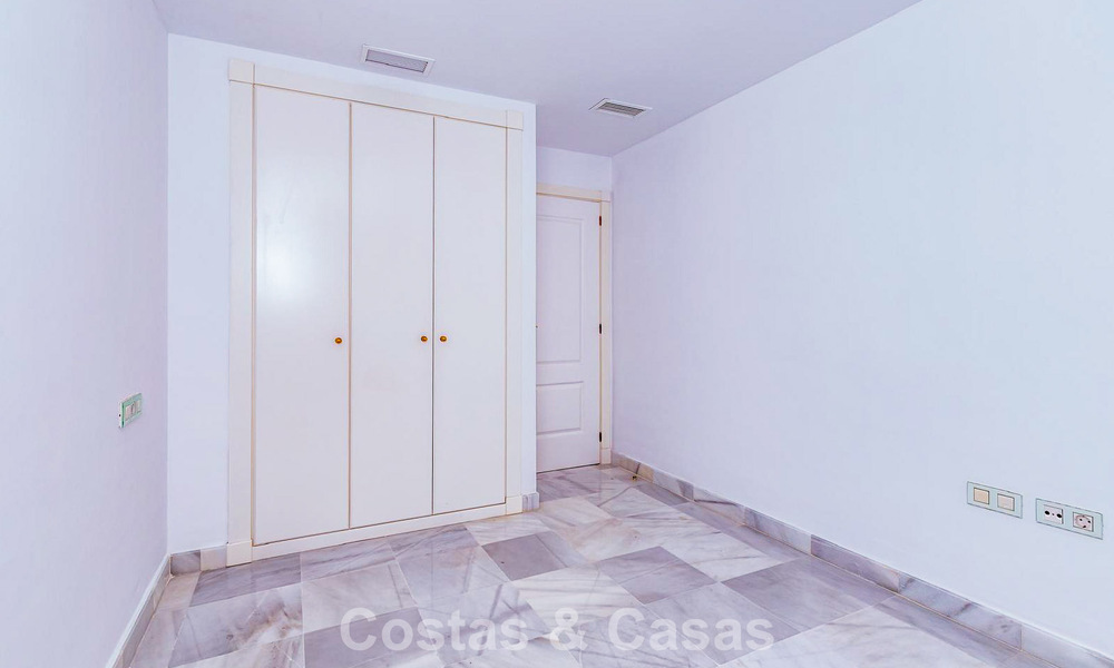 Appartement 4 chambres à vendre dans un complexe côtier très recherché sur la Nouvelle Golden Mile entre Marbella et Estepona 792474