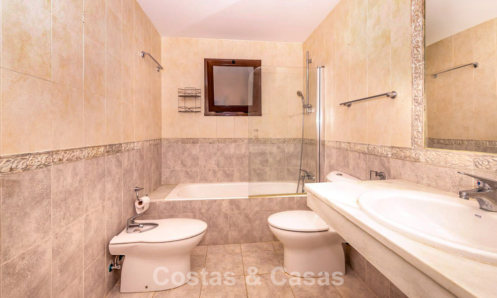 Appartement 4 chambres à vendre dans un complexe côtier très recherché sur la Nouvelle Golden Mile entre Marbella et Estepona 792478