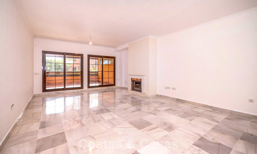 Appartement 4 chambres à vendre dans un complexe côtier très recherché sur la Nouvelle Golden Mile entre Marbella et Estepona 792481