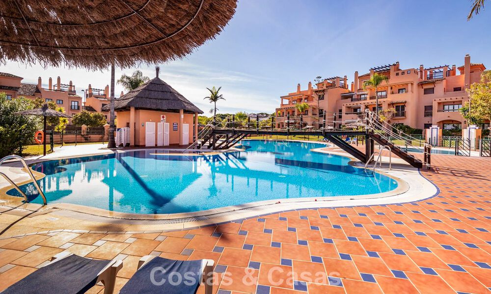 Appartement 4 chambres à vendre dans un complexe côtier très recherché sur la Nouvelle Golden Mile entre Marbella et Estepona 792487