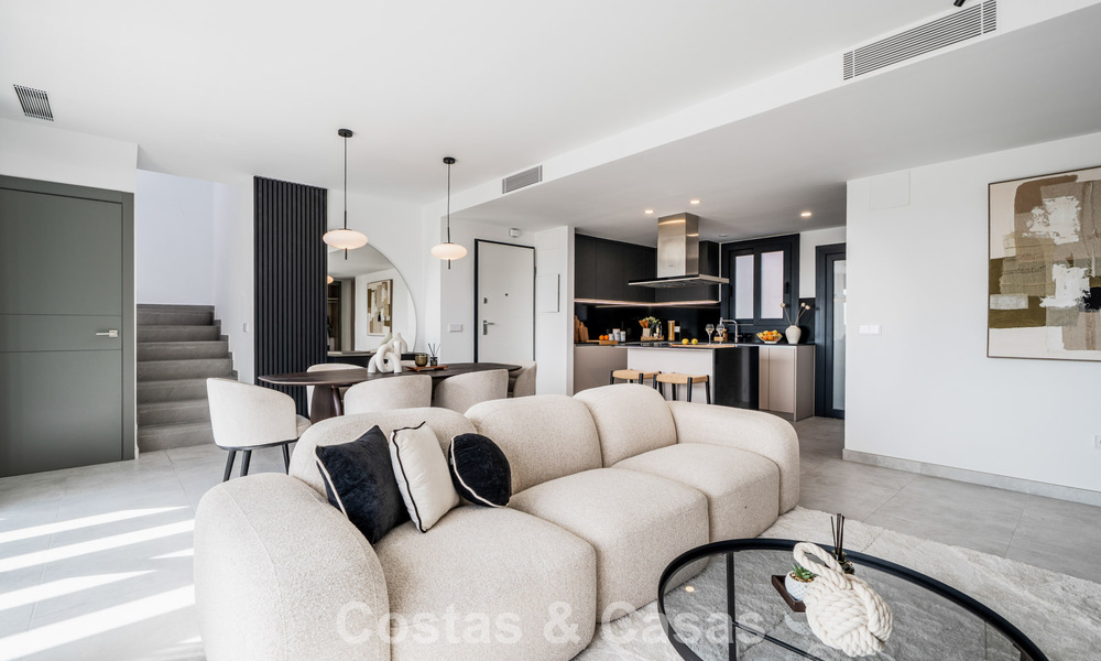 Penthouse moderne flambant neuf avec vaste solarium à vendre dans un complexe sécurisé à Benahavís - Marbella 792567