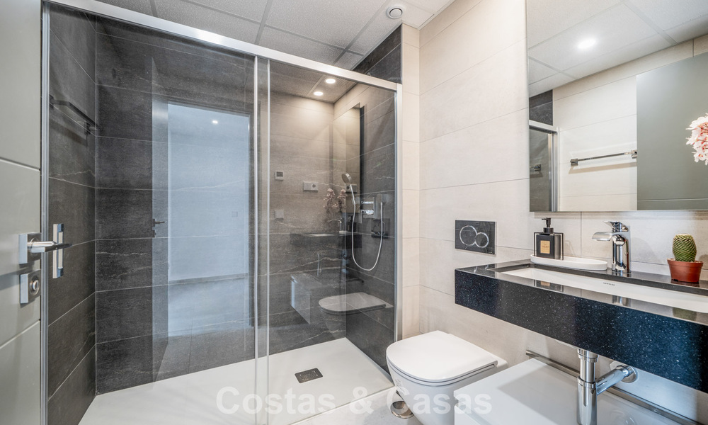 Penthouse moderne flambant neuf avec vaste solarium à vendre dans un complexe sécurisé à Benahavís - Marbella 792569