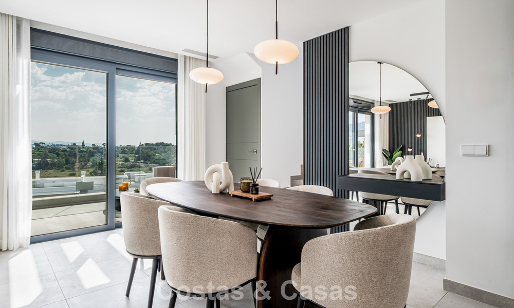 Penthouse moderne flambant neuf avec vaste solarium à vendre dans un complexe sécurisé à Benahavís - Marbella 792570