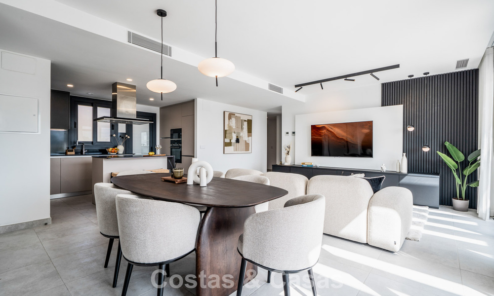 Penthouse moderne flambant neuf avec vaste solarium à vendre dans un complexe sécurisé à Benahavís - Marbella 792573