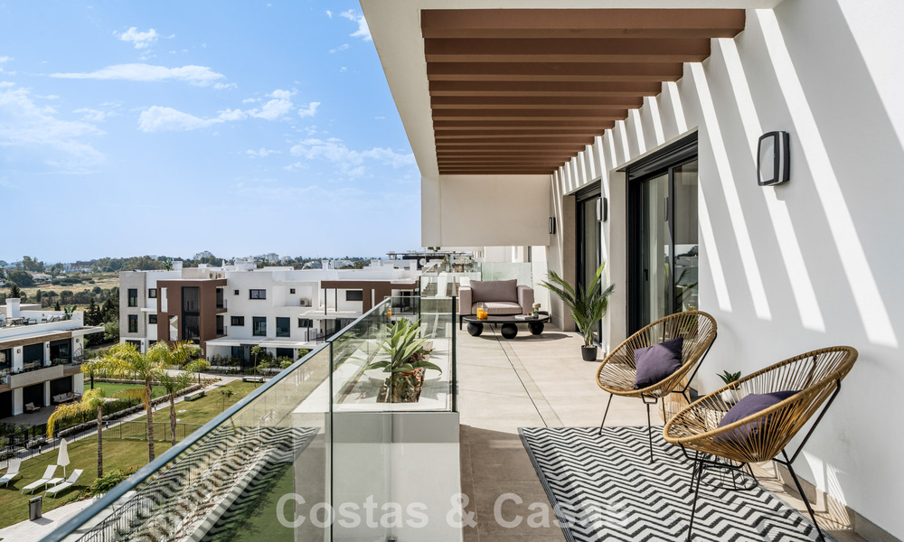 Penthouse moderne flambant neuf avec vaste solarium à vendre dans un complexe sécurisé à Benahavís - Marbella 792581