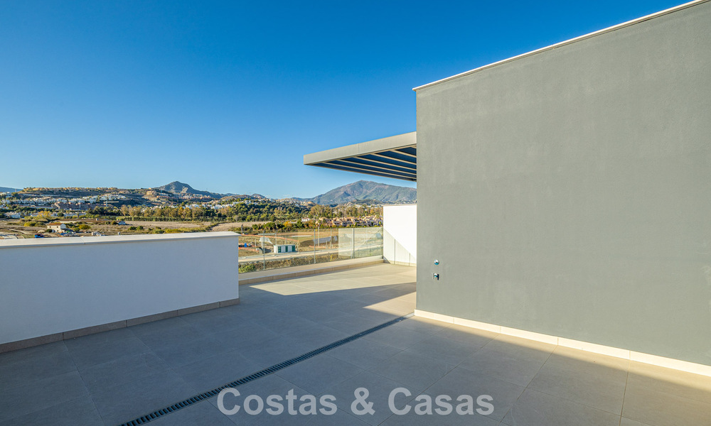 Maison de ville contemporaine neuve, prête à emménager à vendre sur la New Golden Mile entre Marbella et Estepona 792585