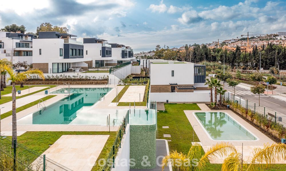 Maison de ville contemporaine neuve, prête à emménager à vendre sur la New Golden Mile entre Marbella et Estepona 792586