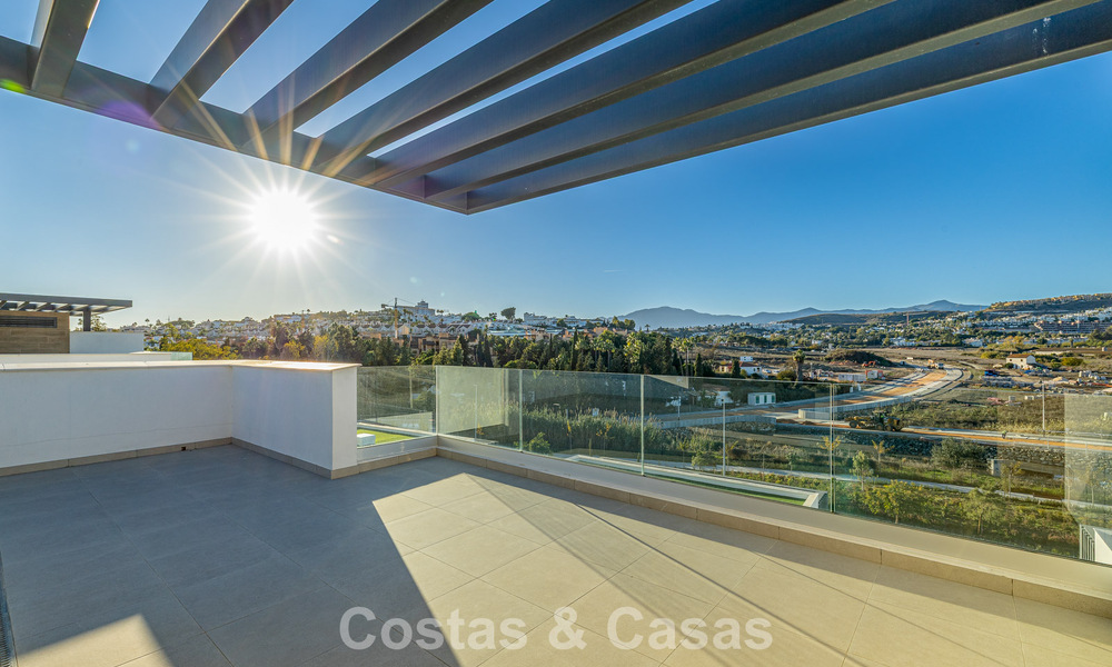 Maison de ville contemporaine neuve, prête à emménager à vendre sur la New Golden Mile entre Marbella et Estepona 792589