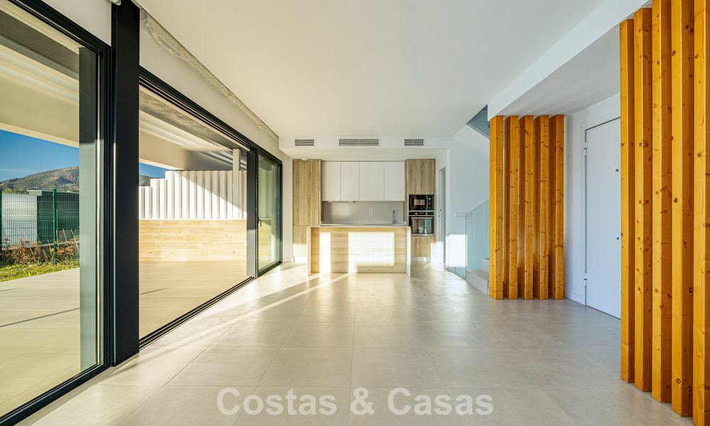 Maison de ville contemporaine neuve, prête à emménager à vendre sur la New Golden Mile entre Marbella et Estepona 792590