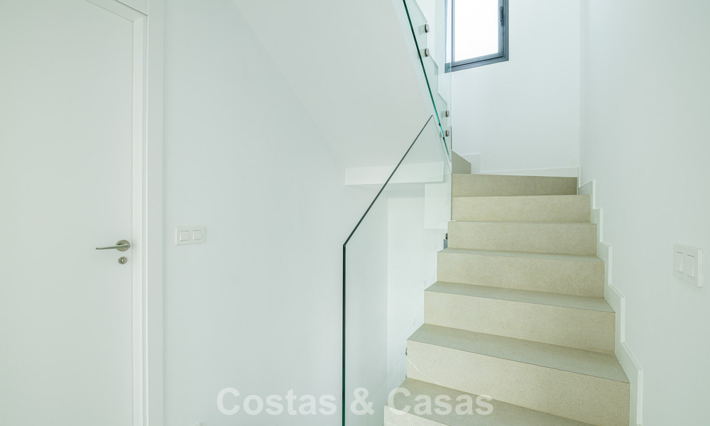 Maison de ville contemporaine neuve, prête à emménager à vendre sur la New Golden Mile entre Marbella et Estepona 792602