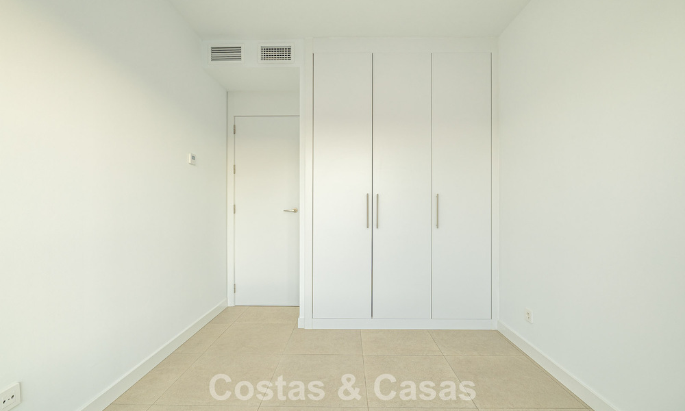 Maison de ville contemporaine neuve, prête à emménager à vendre sur la New Golden Mile entre Marbella et Estepona 792604