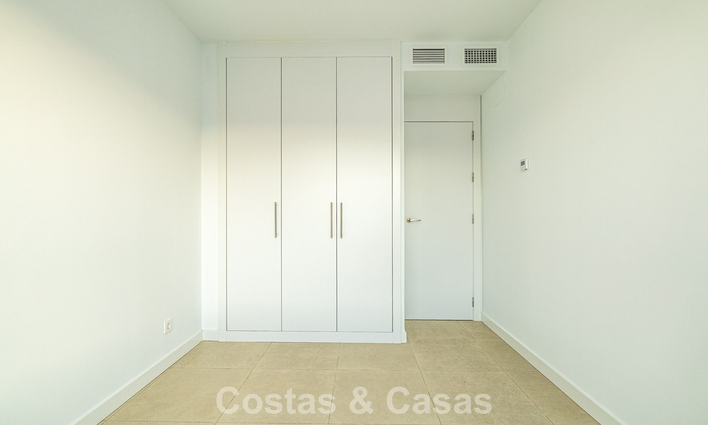 Maison de ville contemporaine neuve, prête à emménager à vendre sur la New Golden Mile entre Marbella et Estepona 792605