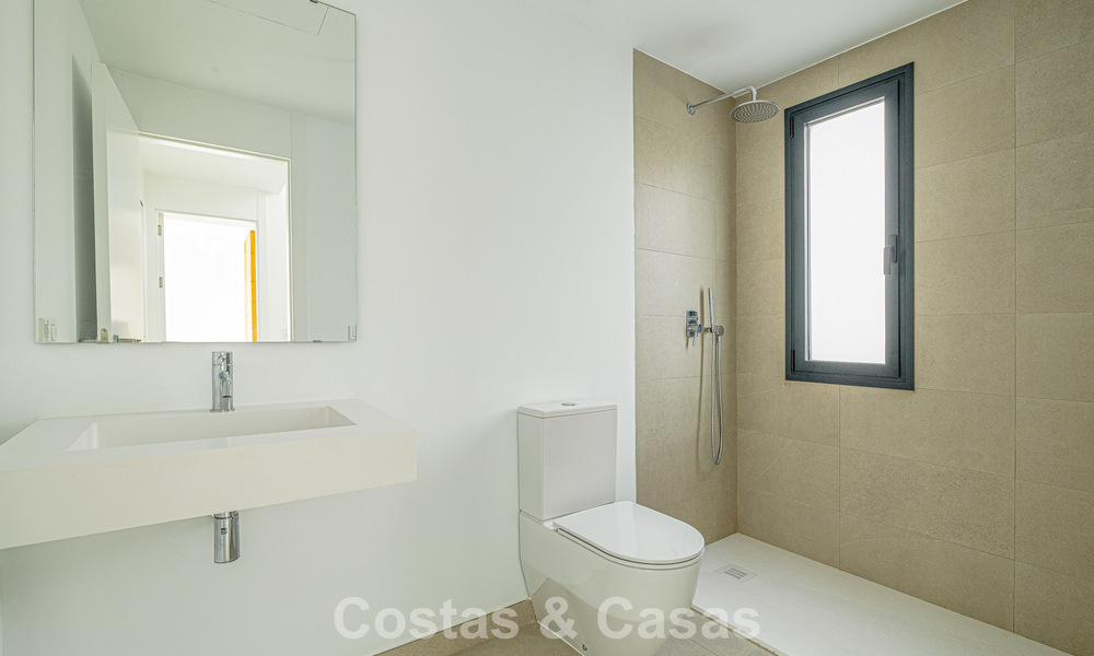 Maison de ville contemporaine neuve, prête à emménager à vendre sur la New Golden Mile entre Marbella et Estepona 792607