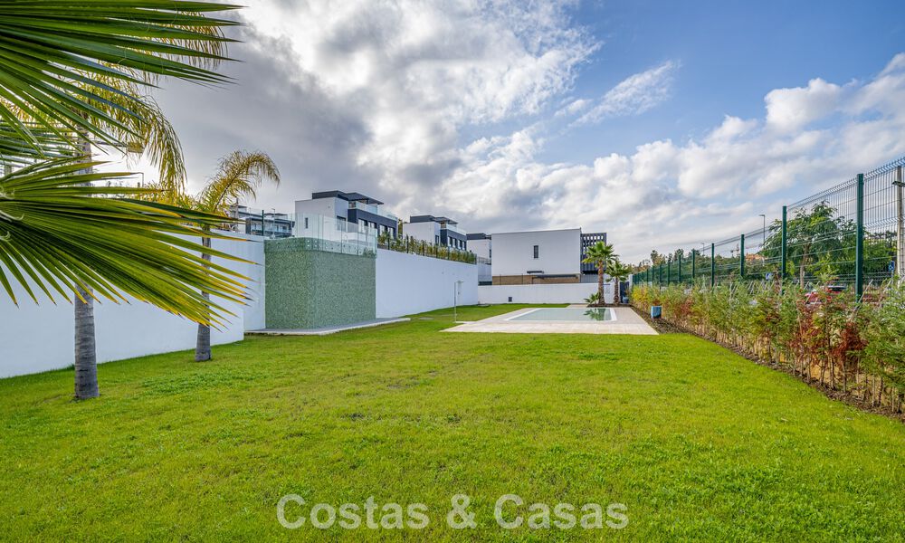 Maison de ville contemporaine neuve, prête à emménager à vendre sur la New Golden Mile entre Marbella et Estepona 792616