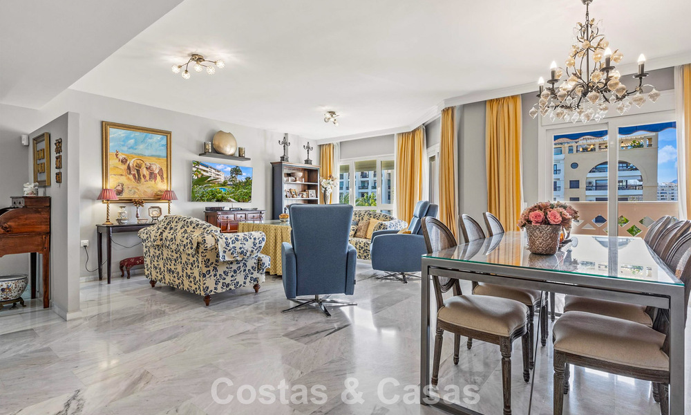 Très spacieux penthouse en duplex à vendre à quelques pas de toutes les commodités dans le centre de San Pedro, Marbella 792709