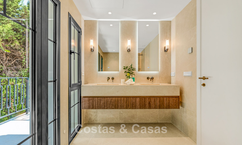 Villa luxueuse et intemporelle avec vue panoramique à vendre à Nueva Andalucía, Marbella 792916