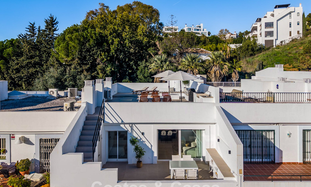 Penthouse magnifiquement rénové avec vaste terrasse sur le toit à vendre à La Quinta Golf Resort, Benahavís - Marbella 792984