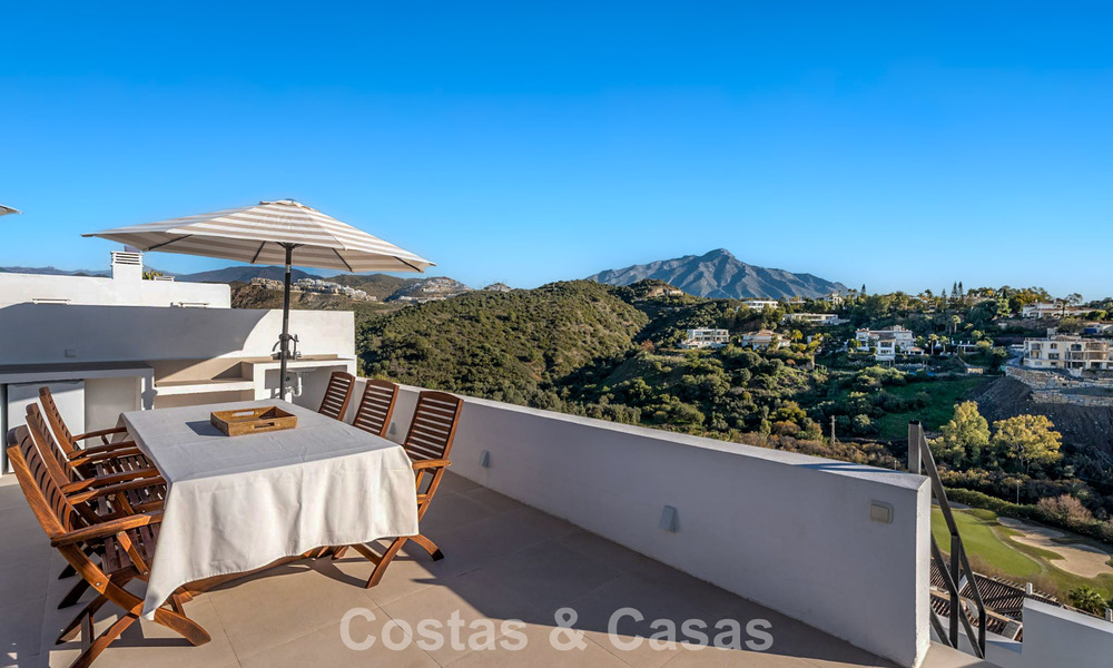 Penthouse magnifiquement rénové avec vaste terrasse sur le toit à vendre à La Quinta Golf Resort, Benahavís - Marbella 792989
