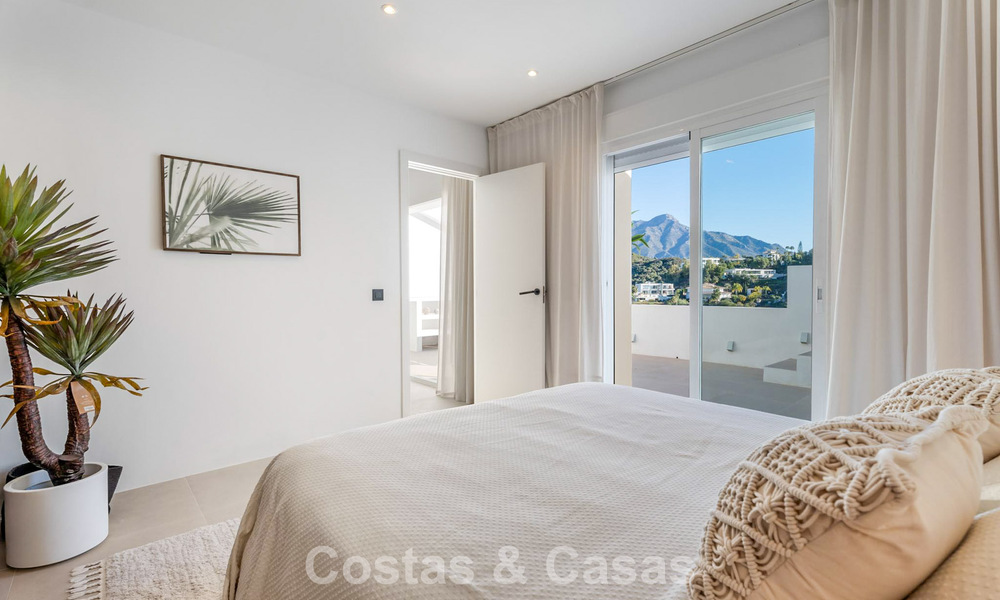 Penthouse magnifiquement rénové avec vaste terrasse sur le toit à vendre à La Quinta Golf Resort, Benahavís - Marbella 792994