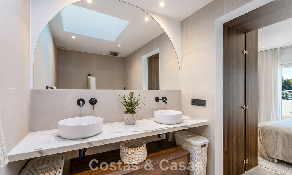 Penthouse magnifiquement rénové avec vaste terrasse sur le toit à vendre à La Quinta Golf Resort, Benahavís - Marbella 792995