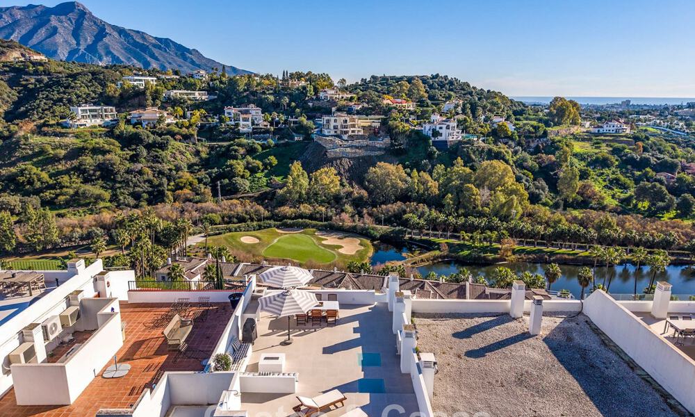 Penthouse magnifiquement rénové avec vaste terrasse sur le toit à vendre à La Quinta Golf Resort, Benahavís - Marbella 793005