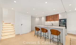 Spacieuse maison de ville contemporaine rénovée en première ligne de plage entre Marbella et Estepona 793059 