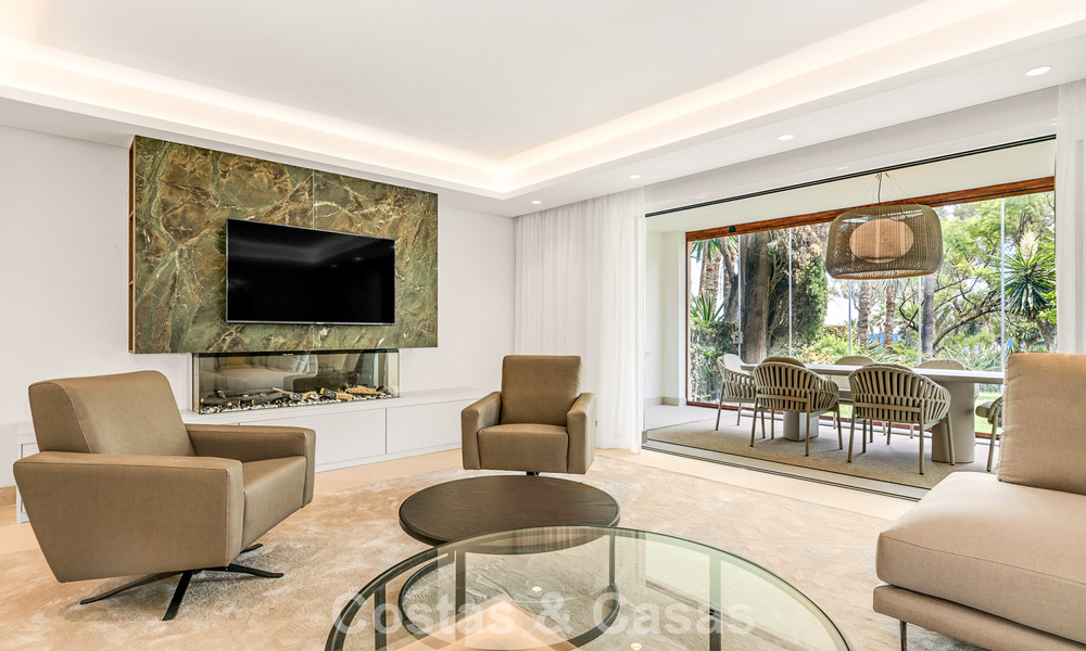 Spacieuse maison de ville contemporaine rénovée en première ligne de plage entre Marbella et Estepona 793060