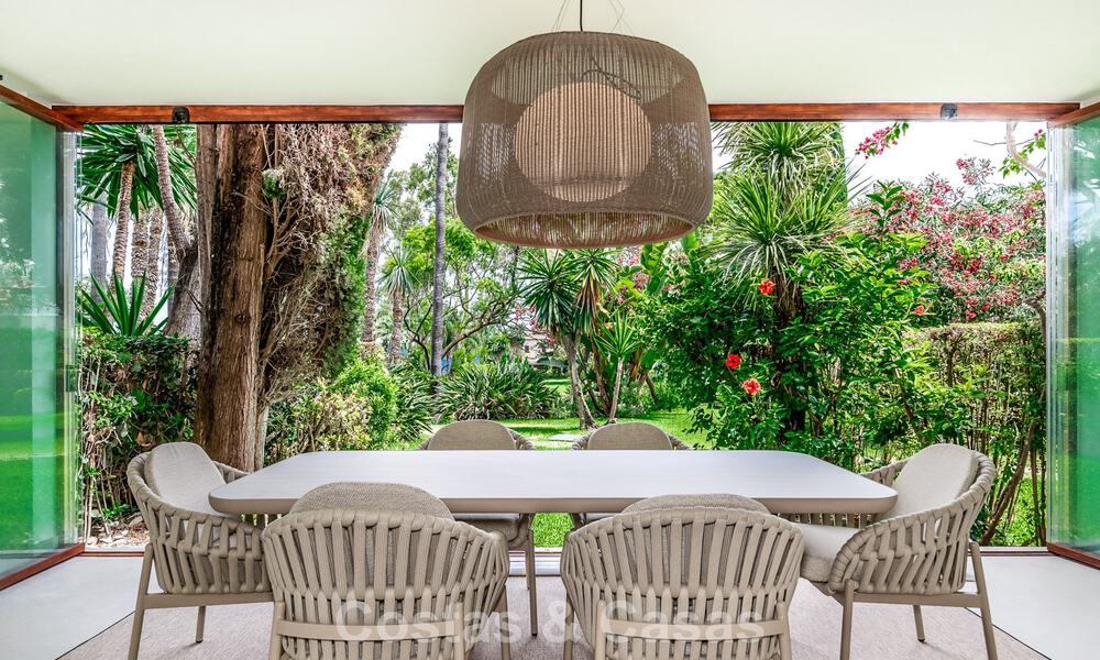 Spacieuse maison de ville contemporaine rénovée en première ligne de plage entre Marbella et Estepona 793064