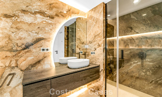 Spacieuse maison de ville contemporaine rénovée en première ligne de plage entre Marbella et Estepona 793068 