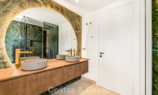 Spacieuse maison de ville contemporaine rénovée en première ligne de plage entre Marbella et Estepona 793071 