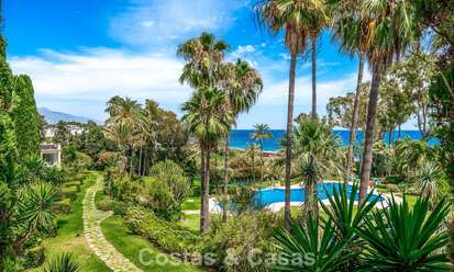 Spacieuse maison de ville contemporaine rénovée en première ligne de plage entre Marbella et Estepona 793079