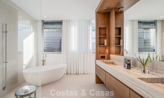 Villa mitoyenne moderne à vendre avec vue sur la mer dans une résidence sécurisée à Sierra Blanca, Golden Mile de Marbella 793033 