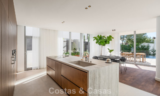 Villa mitoyenne moderne à vendre avec vue sur la mer dans une résidence sécurisée à Sierra Blanca, Golden Mile de Marbella 793039 