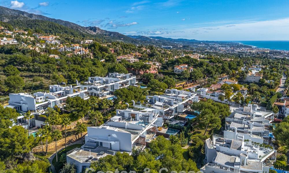 Villa mitoyenne moderne à vendre avec vue sur la mer dans une résidence sécurisée à Sierra Blanca, Golden Mile de Marbella 793040