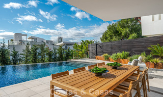 Villa mitoyenne moderne à vendre avec vue sur la mer dans une résidence sécurisée à Sierra Blanca, Golden Mile de Marbella 793044 