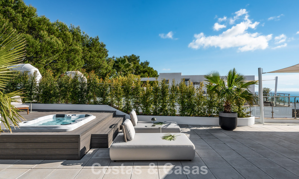 Villa mitoyenne moderne à vendre avec vue sur la mer dans une résidence sécurisée à Sierra Blanca, Golden Mile de Marbella 793047
