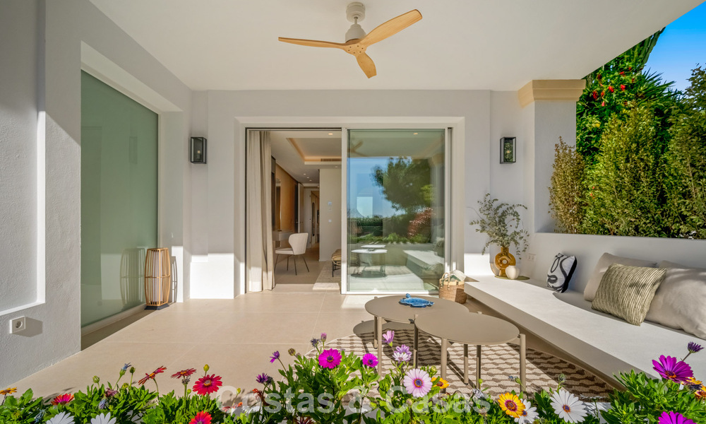 Appartement prêt à emménager, décoré de manière contemporaine, avec 4 chambres à vendre sur la Golden Mile de Marbella 793576