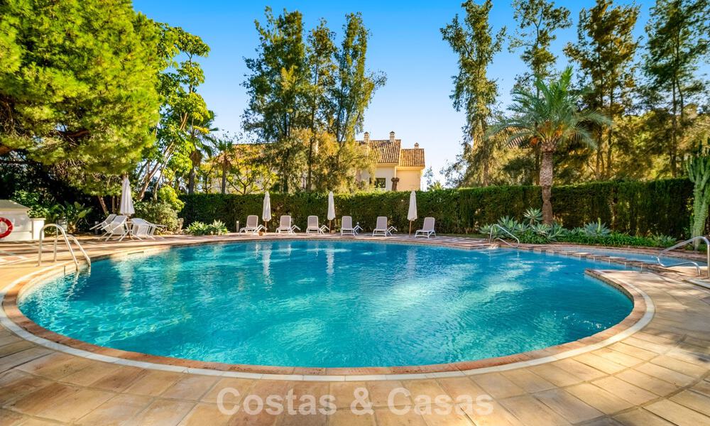 Appartement prêt à emménager, décoré de manière contemporaine, avec 4 chambres à vendre sur la Golden Mile de Marbella 793578