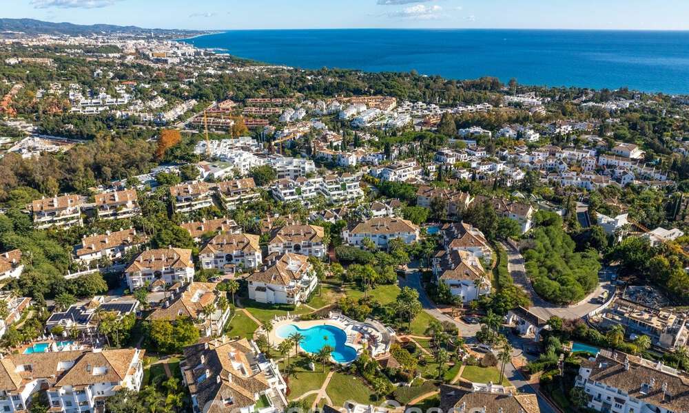 Appartement prêt à emménager, décoré de manière contemporaine, avec 4 chambres à vendre sur la Golden Mile de Marbella 793584
