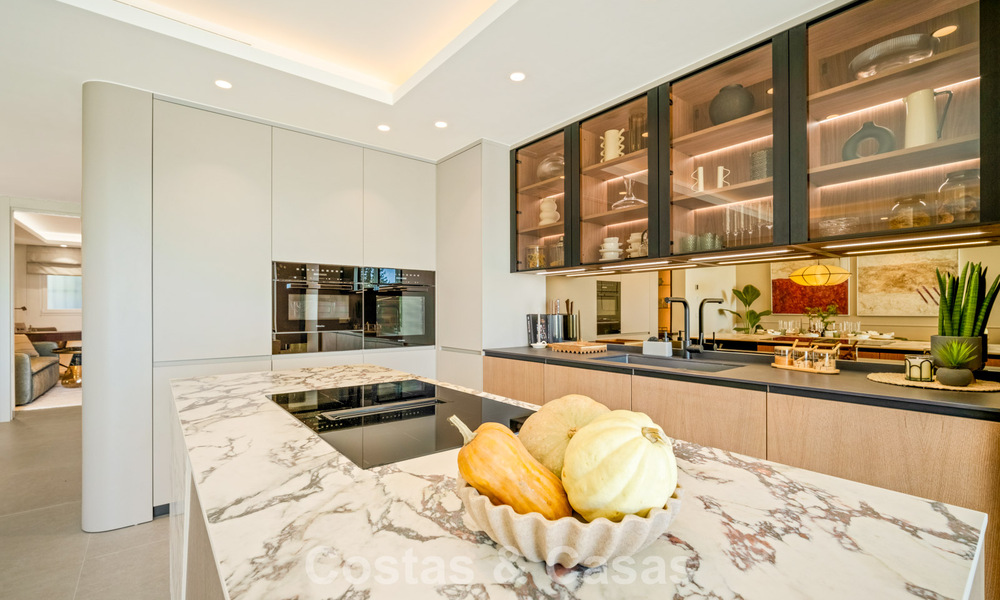 Appartement prêt à emménager, décoré de manière contemporaine, avec 4 chambres à vendre sur la Golden Mile de Marbella 793595