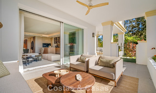 Appartement prêt à emménager, décoré de manière contemporaine, avec 4 chambres à vendre sur la Golden Mile de Marbella 793601 