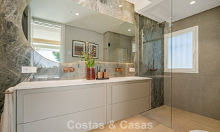 Appartement prêt à emménager, décoré de manière contemporaine, avec 4 chambres à vendre sur la Golden Mile de Marbella 793606 