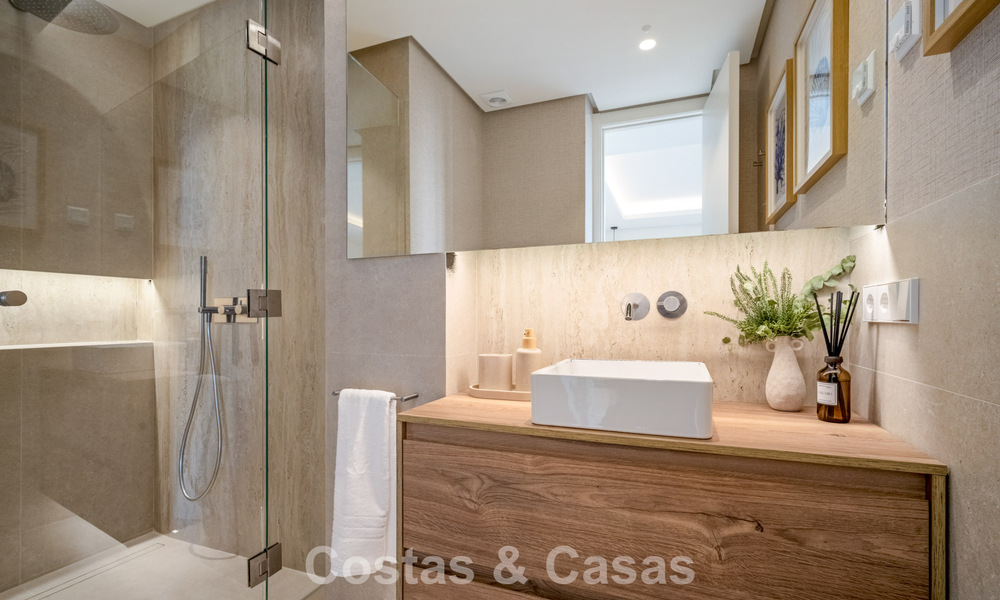 Appartement prêt à emménager, décoré de manière contemporaine, avec 4 chambres à vendre sur la Golden Mile de Marbella 793619