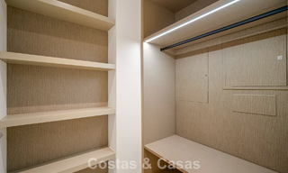 Appartement prêt à emménager, décoré de manière contemporaine, avec 4 chambres à vendre sur la Golden Mile de Marbella 793621 