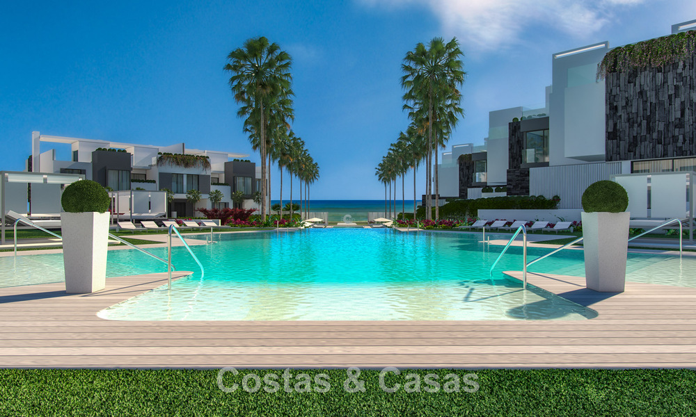 Villa jumelée moderniste, clé en main, avec vue frontale sur la mer, à vendre, à distance de marche du centre d’Estepona 793208