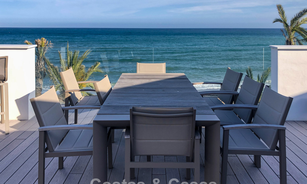 Villa jumelée moderniste, clé en main, avec vue frontale sur la mer, à vendre, à distance de marche du centre d’Estepona 793214