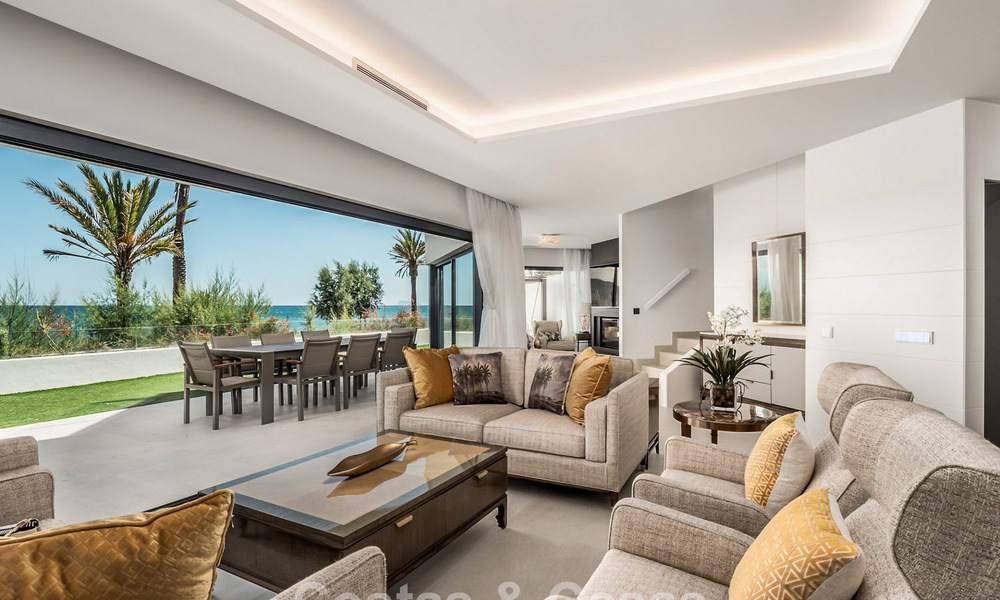 Villa jumelée moderniste, clé en main, avec vue frontale sur la mer, à vendre, à distance de marche du centre d’Estepona 793224