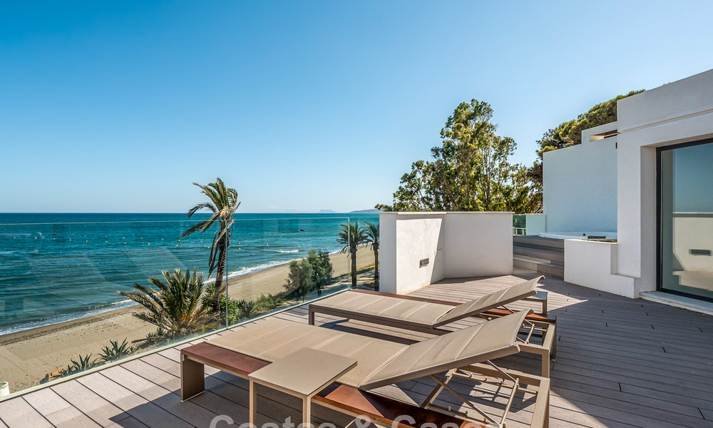 Villa jumelée moderniste, clé en main, avec vue frontale sur la mer, à vendre, à distance de marche du centre d’Estepona 793225