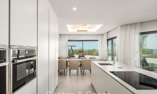 Villa jumelée moderniste, clé en main, avec vue frontale sur la mer, à vendre, à distance de marche du centre d’Estepona 793236 